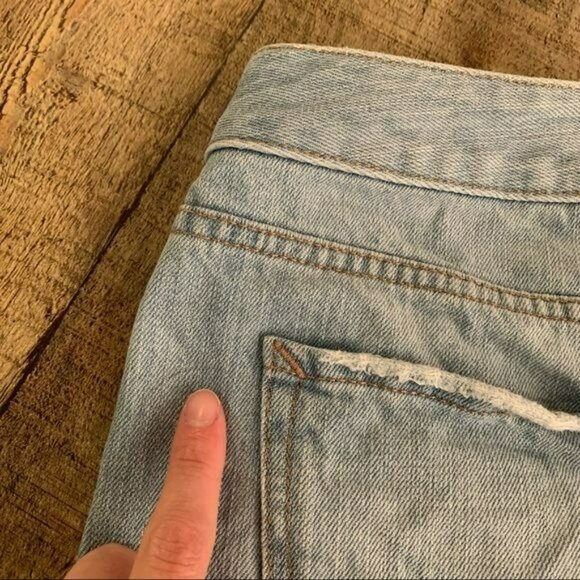 Express low rise denim shorts with peel a boo embroidered flowers on the pockets - Picture 5 of 10